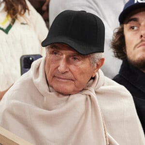 Le réalisateur Claude lelouch était également présent
 
Claude Lelouch dans les tribunes des Internationaux de France de tennis de Roland Garros 2024 à Paris, France, le 30 mai 2024. © Jacovides-Moreau/bestimage