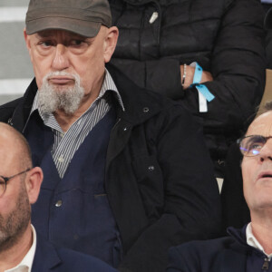 Charlélie Couture et son frère Tom Novembre dans les tribunes des Internationaux de France de tennis de Roland Garros 2024 à Paris, France, le 30 mai 2024. © Jacovides-Moreau/bestimage