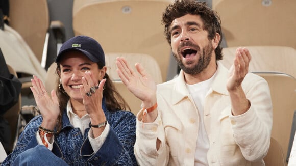 PHOTOS Agustin Galiana et Julie Sassoust : le couple d'Ici tout commence très proche et hilare à Roland Garros