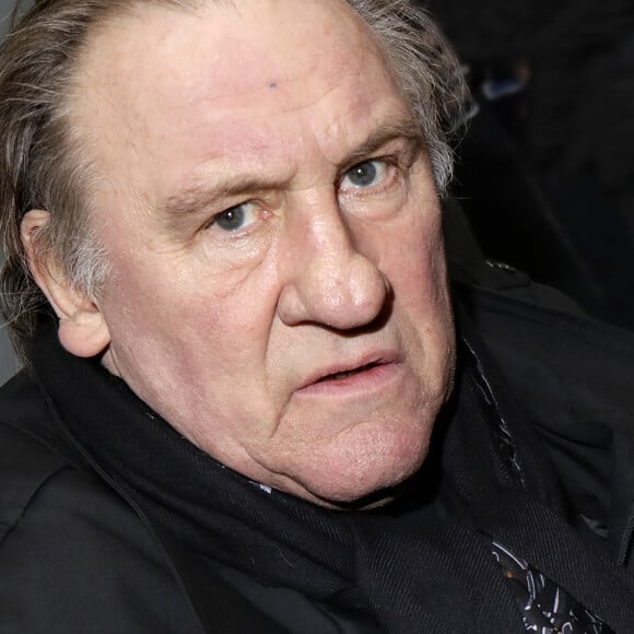 Info - Gérard Depardieu, sur décision de justice, se verra restituer les rushes du reportage le concernant diffusé dans l'émission "Complément d'enquête" - Info - La garde à vue pour agressions sexuelles de Gérard Depardieu est terminée une convocation lui a été remise pour passer au tribunal correctionnel en octobre 2024 - Gérard Depardieu - Salon du livre à la porte de Versailles à Paris le 18 mars 2018. © Cédric Perrin/Bestimage  Book Fair at the Porte de Versailles in Paris on March 18, 2018. 