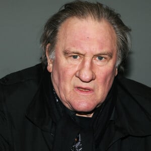 Info - Gérard Depardieu, sur décision de justice, se verra restituer les rushes du reportage le concernant diffusé dans l'émission "Complément d'enquête" - Info - La garde à vue pour agressions sexuelles de Gérard Depardieu est terminée une convocation lui a été remise pour passer au tribunal correctionnel en octobre 2024 - Gérard Depardieu - Salon du livre à la porte de Versailles à Paris le 18 mars 2018. © Denis Guignebourg/Bestimage  Book Fair at the Porte de Versailles in Paris on March 18, 2018. 