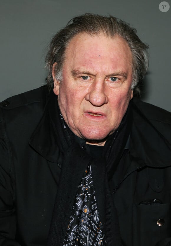 Info - Gérard Depardieu, sur décision de justice, se verra restituer les rushes du reportage le concernant diffusé dans l'émission "Complément d'enquête" - Info - La garde à vue pour agressions sexuelles de Gérard Depardieu est terminée une convocation lui a été remise pour passer au tribunal correctionnel en octobre 2024 - Gérard Depardieu - Salon du livre à la porte de Versailles à Paris le 18 mars 2018. © Denis Guignebourg/Bestimage  Book Fair at the Porte de Versailles in Paris on March 18, 2018. 