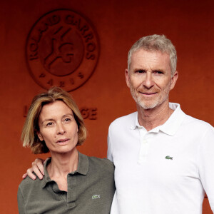 Marié depuis presque 20 ans à Hortense, Denis Brogniart s'est rendu à Roland-Garros afin d'assister au match opposant Pavel Kotov à Jannik Sinner
Denis Brogniart et sa femme Hortense - Les célébrités au village lors des Internationaux de France de tennis de Roland Garros à Paris