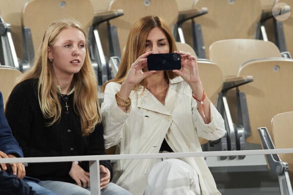 Tea Lundell et Audrey Diwan dans les tribunes des Internationaux de France de tennis de Roland Garros 2024 à Paris, France, le 31 mai 2024. © Jacovides-Moreau/bestimage 