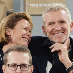 Denis Brogniart et sa femme Hortense dans les tribunes des Internationaux de France de tennis de Roland Garros 2024 à Paris, France, le 31 mai 2024. © Jacovides-Moreau/bestimage 