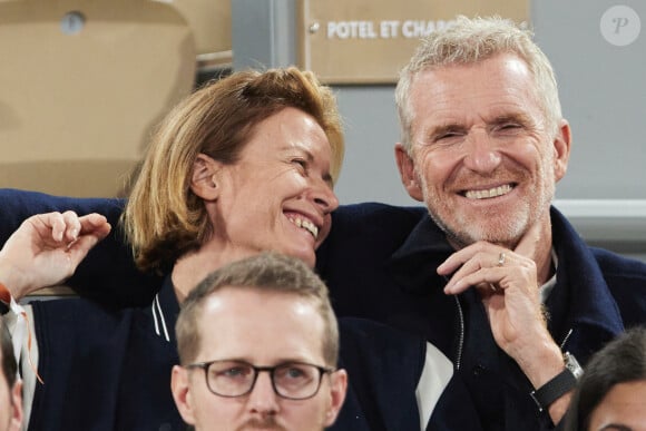 Denis Brogniart et sa femme Hortense dans les tribunes des Internationaux de France de tennis de Roland Garros 2024 à Paris, France, le 31 mai 2024. © Jacovides-Moreau/bestimage 