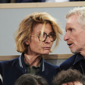 Denis Brogniart et sa femme Hortense dans les tribunes des Internationaux de France de tennis de Roland Garros 2024 à Paris, France, le 31 mai 2024. © Jacovides-Moreau/bestimage 