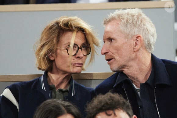 Denis Brogniart et sa femme Hortense dans les tribunes des Internationaux de France de tennis de Roland Garros 2024 à Paris, France, le 31 mai 2024. © Jacovides-Moreau/bestimage 