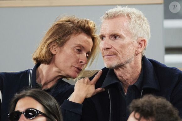 Denis Brogniart et sa femme Hortense dans les tribunes des Internationaux de France de tennis de Roland Garros 2024 à Paris, France, le 31 mai 2024. © Jacovides-Moreau/bestimage 