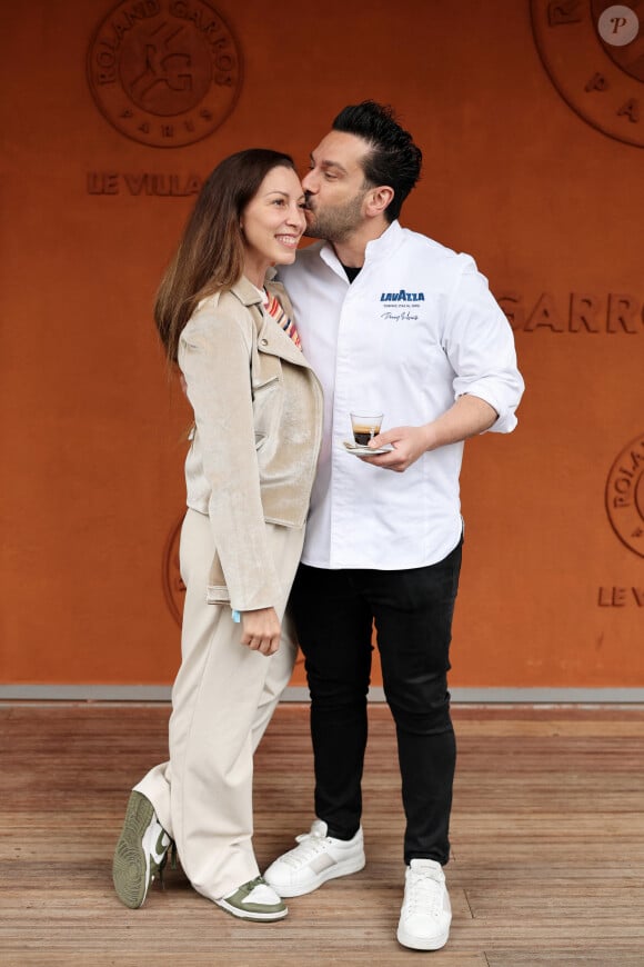 Denny Imbroisi (Top Chef) et sa compagne Silvia Notargiacomo (DALS) au village lors des Internationaux de France de tennis de Roland Garros 2024, à Paris, France, le 1er juin 2024. © Jacovides-Moreau/Bestimage 