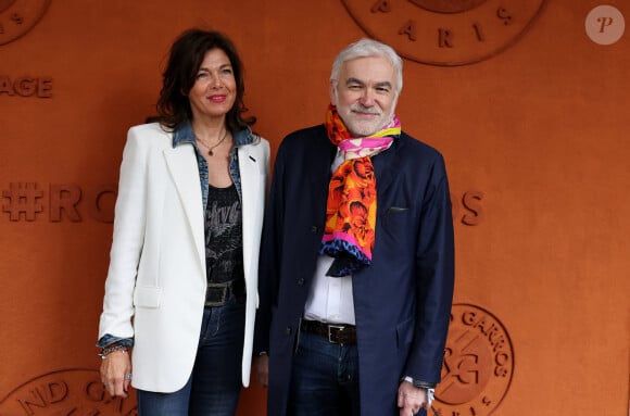 Cathy Bancarel et son compagnon Pascal Praud au village lors des Internationaux de France de tennis de Roland Garros 2024, à Paris, France, le 1er juin 2024. © Jacovides-Moreau/Bestimage 