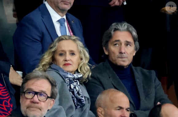 Laurent Solly (Président de Facebook France) et sa femme Caroline Roux - People des les tribunes de la coupe du Monde de Rugby France 2023 - Match de quart de finale "France-Afrique du Sud (28-29)" au Stade de France à Saint-Denis 15 octobre 2023. © Moreau-Jacovides/Bestimage