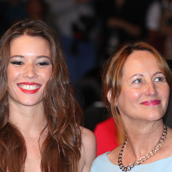 "C'est une chance incroyable d'avoir pour beau-père un ancien président de la République et une belle-mère ancienne ministre", estime-t-elle.
Thomas Hollande et sa compagne Emilie Broussouloux, Ségolène Royal - Montée des marches du film "You Were Never Really Here" lors du 70ème Festival International du Film de Cannes. Le 27 mai 2017. © Borde-Jacovides-Moreau/Bestimage