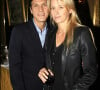 Puis en 1995, Marc Lavoine se marie à Sarah Poniatowski.
Marc Lavoine et sa femme Sarah Poniatowski en 2006.