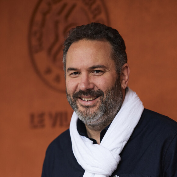 Bruce Toussaint - Les célébrités au village lors des Internationaux de France de tennis de Roland Garros 2024 à Paris. Le 5 juin 2024. © Jacovides-Moreau/Bestimage 