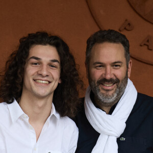 Avec son fils Noé, il est allé à Roland-Garros
Noé Toussaint et son père Bruce Toussaint - Les célébrités au village lors des Internationaux de France de tennis de Roland Garros 2024 à Paris. Le 5 juin 2024. © Jacovides-Moreau/Bestimage 