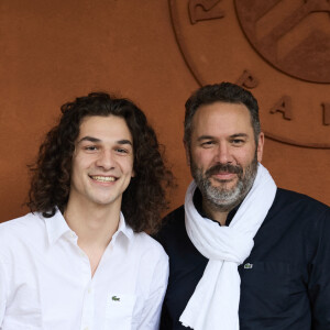 Noé Toussaint et son père Bruce Toussaint - Les célébrités au village lors des Internationaux de France de tennis de Roland Garros 2024 à Paris. Le 5 juin 2024. © Jacovides-Moreau/Bestimage 