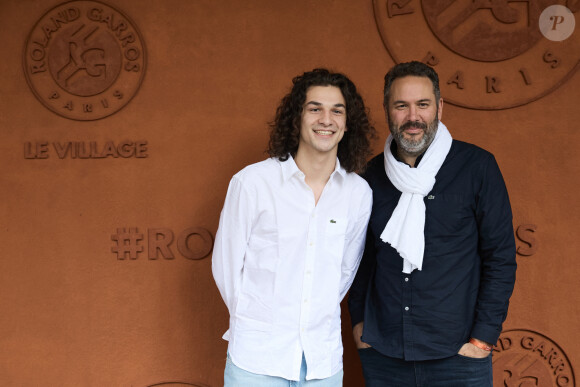 Noé Toussaint et son père Bruce Toussaint - Les célébrités au village lors des Internationaux de France de tennis de Roland Garros 2024 à Paris. Le 5 juin 2024. © Jacovides-Moreau/Bestimage 