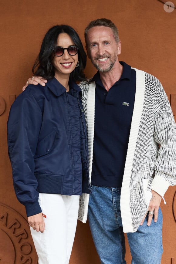 Sarah Caverivière et son mari Philippe - Les célébrités au village lors des Internationaux de France de tennis de Roland Garros 2024 à Paris. Le 5 juin 2024. © Jacovides-Moreau/Bestimage 