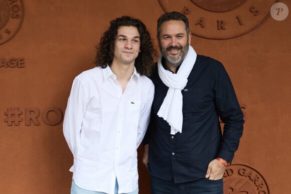 Noé Toussaint et son père Bruce Toussaint - Les célébrités au village lors des Internationaux de France de tennis de Roland Garros 2024 à Paris. Le 5 juin 2024. © Jacovides-Moreau/Bestimage 