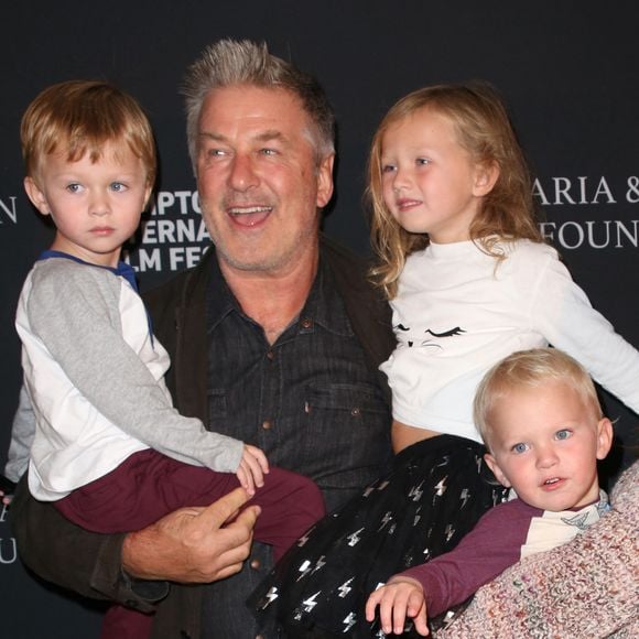 En attendant, le comédien s'est lancé dans un nouveau projet familial
Alec Baldwin, sa femme Hilaria et leurs enfants Rafael, Carmen et Leonardo - People à la soirée Chairman lors du Festival International du Film des Hamptons à New York. Le 6 octobre 2018 © Sonia Moskowitz / Zuma Press / Bestimage