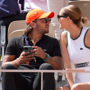 Maëva Coucke (Miss France 2018) et son compagnon François Bonifaci - People dans les tribunes lors des Internationaux de France de tennis de Roland Garros à Paris, France, le 25 mai 2022. 