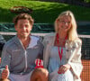 Casper Ruud en couple avec la belle Maria
 
Casper Ruud pose avec sa compagne Maria Galligani et ses parents Christian et Lele Ruud - Le Norvégien Casper Ruud a remporté le tournoi ATP 250 de Genève en venant à bout de Denis Shapovalov en deux manches (7-6 (6), 6-4) à Genève en Suisse. © Thomas Roulin/Bestimage