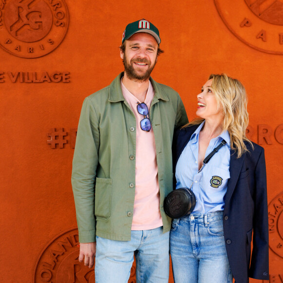 Anne Marivin et son compagnon Cyril Mokaiesh au village lors des Internationaux de France de tennis de Roland Garros 2024, à Paris, France, le 7 juin 2024. © Jacovides-Moreau/Bestimage