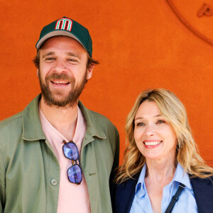 Anne Marivin et son compagnon Cyril Mokaiesh au village lors des Internationaux de France de tennis de Roland Garros 2024, à Paris, France, le 7 juin 2024. © Jacovides-Moreau/Bestimage