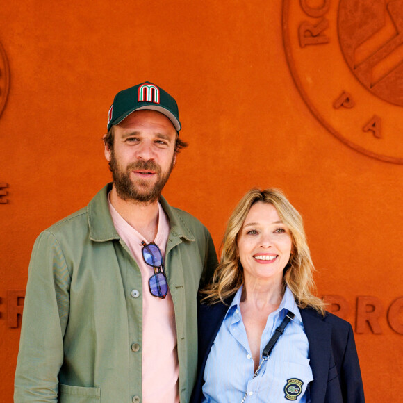 Anne Marivin et son compagnon Cyril Mokaiesh au village lors des Internationaux de France de tennis de Roland Garros 2024, à Paris, France, le 7 juin 2024. © Jacovides-Moreau/Bestimage