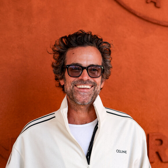 L'acteur Romain Duris était aussi à Roland-Garros
 
Romain Duris au village lors des Internationaux de France de tennis de Roland Garros 2024, à Paris, France, le 7 juin 2024. © Jacovides-Moreau/Bestimage