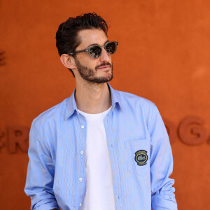 Pierre Niney au village lors des Internationaux de France de tennis de Roland Garros 2024, à Paris, France, le 7 juin 2024. © Jacovides-Moreau/Bestimage