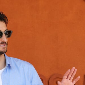 Pierre Niney au village lors des Internationaux de France de tennis de Roland Garros 2024, à Paris, France, le 7 juin 2024. © Jacovides-Moreau/Bestimage