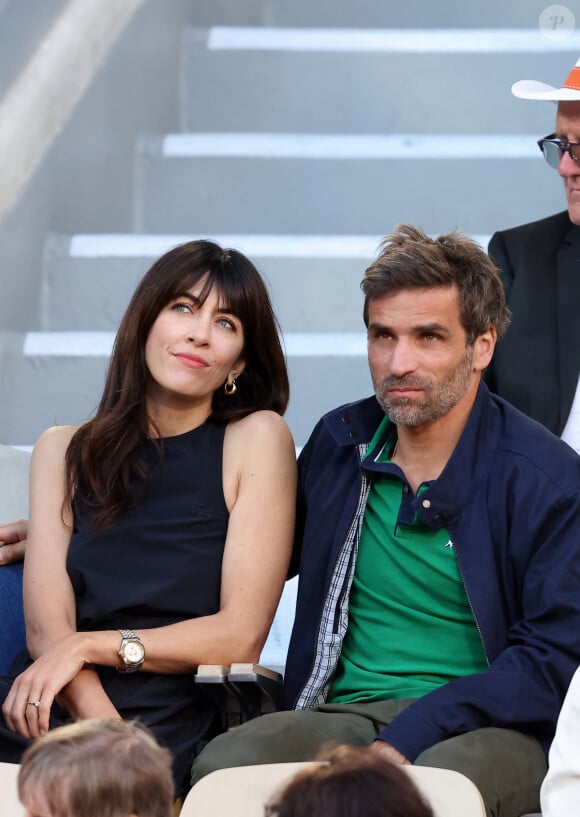 Nolwenn Leroy et son compagnon Arnaud Clément - Célébrités dans les tribunes des Internationaux de France de tennis de Roland Garros 2024 à Paris le 7 juin 2024. © Jacovides-Moreau/Bestimage 