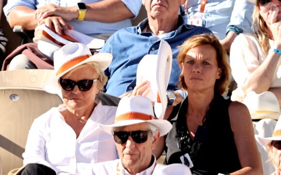 Muriel Robin et sa femme Anne Le Nen étaient en tribunes
Muriel Robin et sa femme Anne Le Nen - Célébrités dans les tribunes des Internationaux de France de tennis de Roland Garros 2024 à Paris le 7 juin 2024. © Jacovides-Moreau/Bestimage 