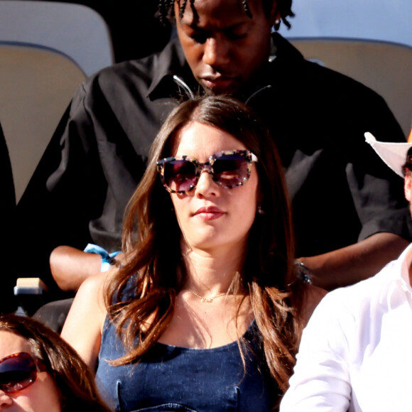 Thomas Hollande et sa femme Emilie Broussouloux - Célébrités dans les tribunes des Internationaux de France de tennis de Roland Garros 2024 à Paris le 7 juin 2024. © Jacovides-Moreau/Bestimage 