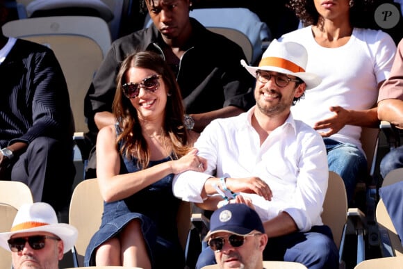 Thomas Hollande et sa femme Emilie Broussouloux - Célébrités dans les tribunes des Internationaux de France de tennis de Roland Garros 2024 à Paris le 7 juin 2024. © Jacovides-Moreau/Bestimage 