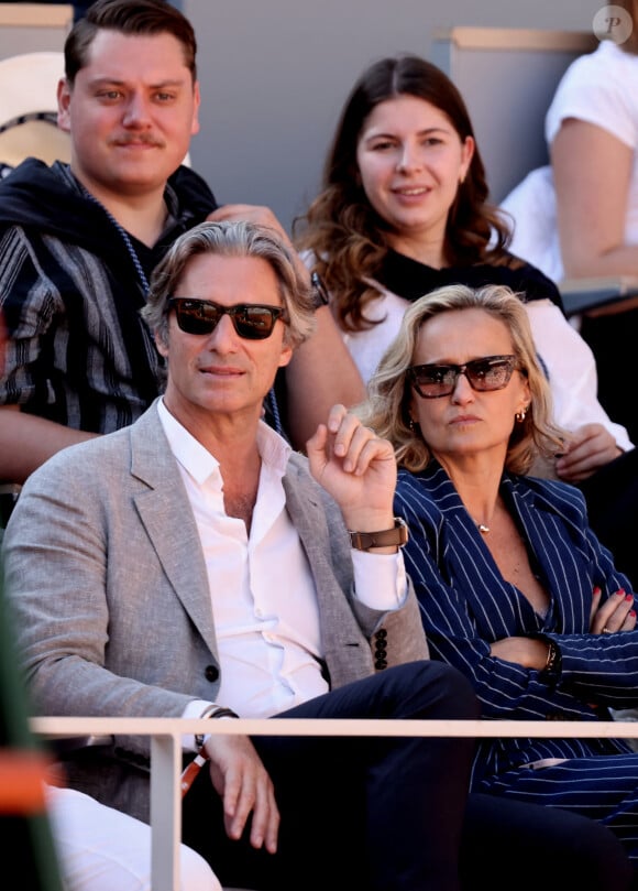 Laurent Solly (président de Facebook France) et sa femme Caroline Roux - Célébrités dans les tribunes des Internationaux de France de tennis de Roland Garros 2024 à Paris le 7 juin 2024. © Jacovides-Moreau/Bestimage 