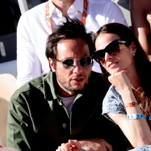 Vianney et sa femme Catherine Robert - Célébrités dans les tribunes des Internationaux de France de tennis de Roland Garros 2024 à Paris le 7 juin 2024. © Jacovides-Moreau/Bestimage 