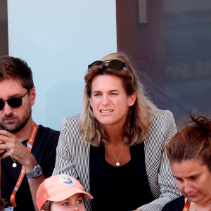 Amélie Mauresmo - Célébrités dans les tribunes des Internationaux de France de tennis de Roland Garros 2024 à Paris le 7 juin 2024. © Jacovides-Moreau/Bestimage 