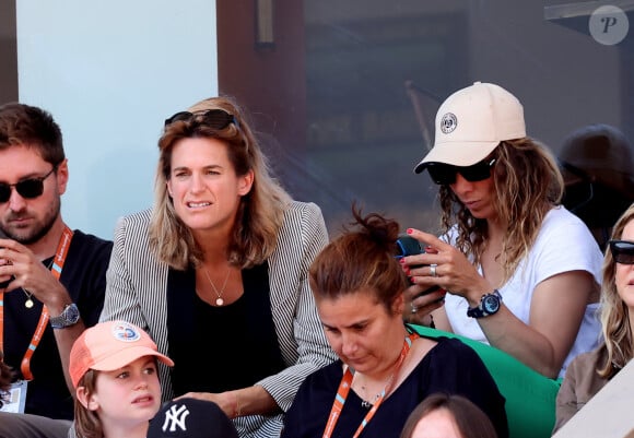 Amélie Mauresmo - Célébrités dans les tribunes des Internationaux de France de tennis de Roland Garros 2024 à Paris le 7 juin 2024. © Jacovides-Moreau/Bestimage 