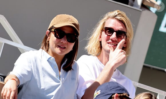 Laura Felpin et Paul Mirabel - Célébrités dans les tribunes des Internationaux de France de tennis de Roland Garros 2024 à Paris le 7 juin 2024. © Jacovides-Moreau/Bestimage 