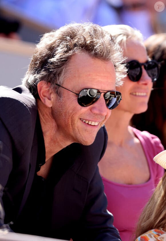 Anne-Sophie Lapix et son mari Arthur Sadoun - Célébrités dans les tribunes des Internationaux de France de tennis de Roland Garros 2024 à Paris le 7 juin 2024. © Jacovides-Moreau/Bestimage 