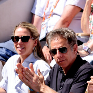 Ben Stiller avec sa femme Christine Taylor - Célébrités dans les tribunes des Internationaux de France de tennis de Roland Garros 2024 à Paris le 7 juin 2024. © Jacovides-Moreau/Bestimage 