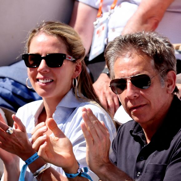 Ben Stiller avec sa femme Christine Taylor - Célébrités dans les tribunes des Internationaux de France de tennis de Roland Garros 2024 à Paris le 7 juin 2024. © Jacovides-Moreau/Bestimage 