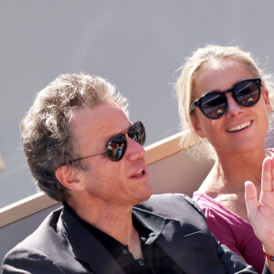 Anne-Sophie Lapix et son mari Arthur Sadoun - Célébrités dans les tribunes des Internationaux de France de tennis de Roland Garros 2024 à Paris le 7 juin 2024. © Jacovides-Moreau/Bestimage 