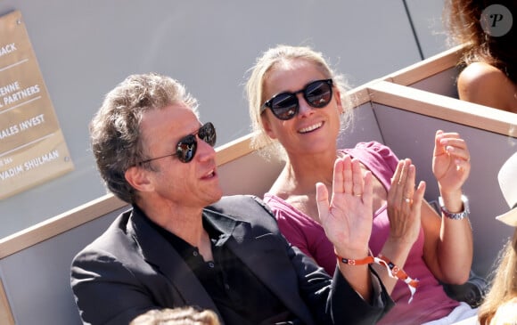 Anne-Sophie Lapix et son mari Arthur Sadoun - Célébrités dans les tribunes des Internationaux de France de tennis de Roland Garros 2024 à Paris le 7 juin 2024. © Jacovides-Moreau/Bestimage 