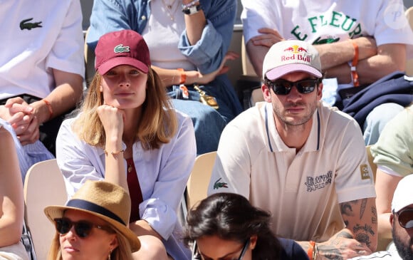 Constance Jablonski et son mari Matthias Dandois - Célébrités dans les tribunes des Internationaux de France de tennis de Roland Garros 2024 à Paris le 7 juin 2024. © Jacovides-Moreau/Bestimage 