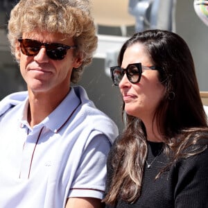 Gustavo Kuerten, sa femme Mariana Soncini - Célébrités dans les tribunes des Internationaux de France de tennis de Roland Garros 2024 à Paris le 7 juin 2024. © Jacovides-Moreau/Bestimage 