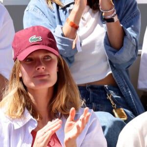 Constance Jablonski et son mari Matthias Dandois - Célébrités dans les tribunes des Internationaux de France de tennis de Roland Garros 2024 à Paris le 7 juin 2024. © Jacovides-Moreau/Bestimage 